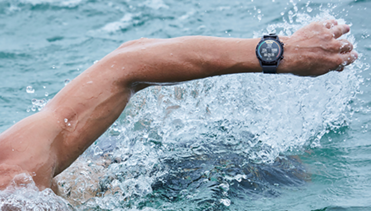 السباحة أثناء ارتداء ساعتك