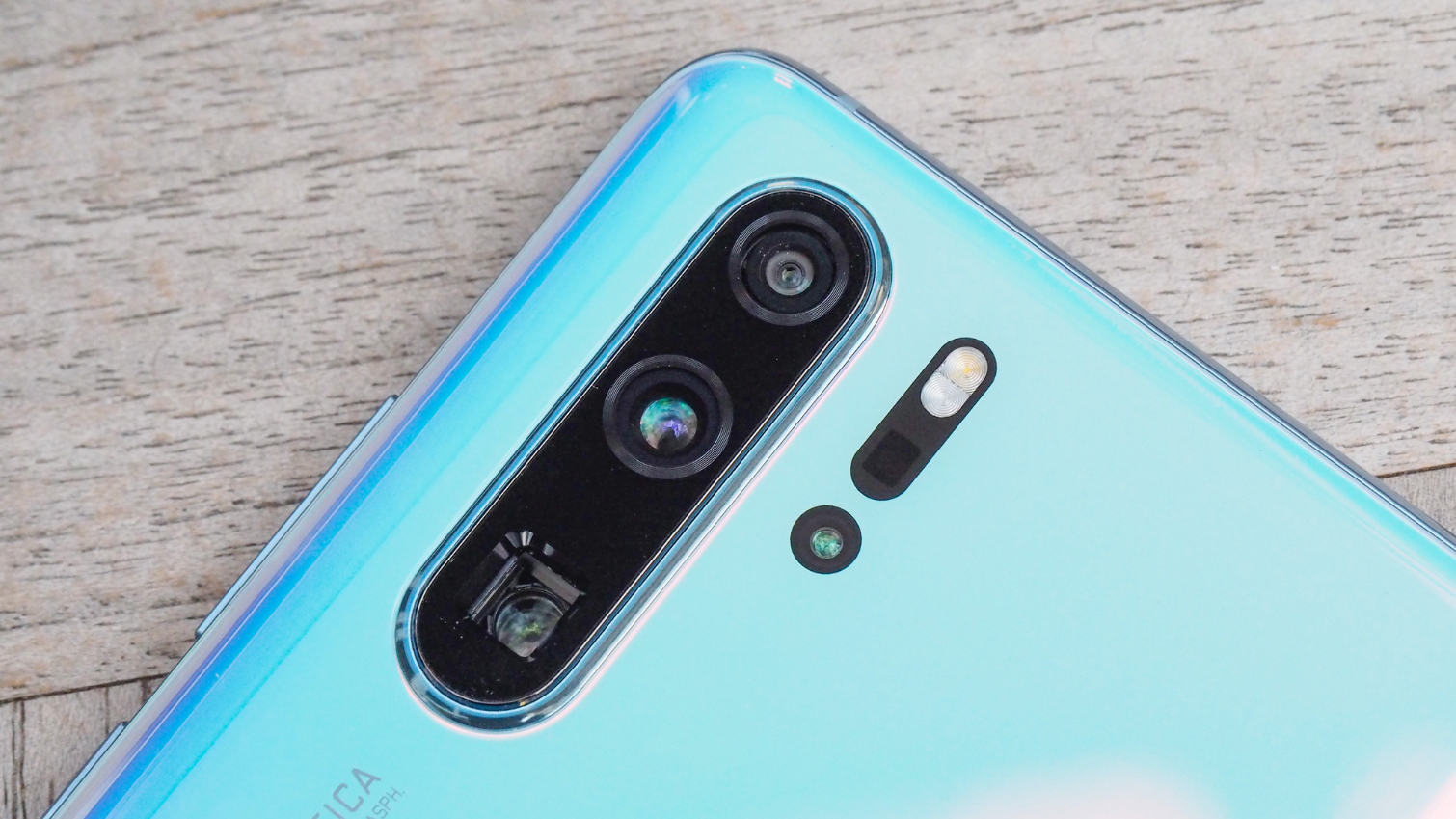 Hands-On HUAWEI P30 Pro Review: 10x Zoom, Killer Design