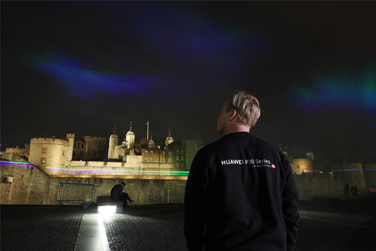 HUAWEI BRINGS THE SOUTHERN LIGHTS TO SYDNEY 